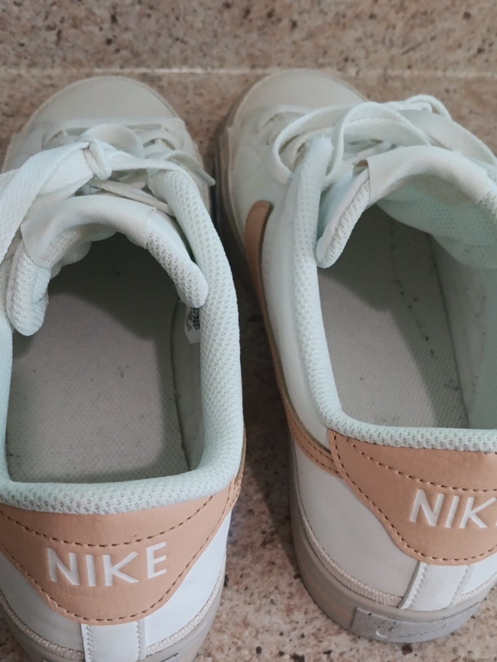 Nike Women’s Low-Top Sneakers - Picture 7 of 7
